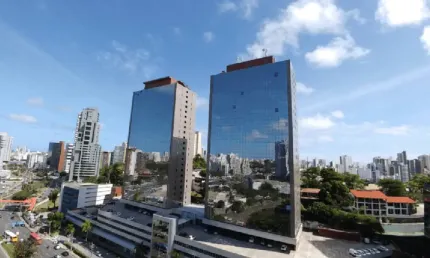 1.199.000,00 Reformada | Sala de 100m2 no Salvador Trade Center