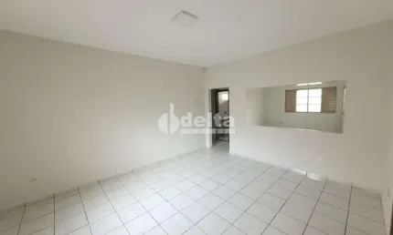 Casa residencial disponível para locação no bairro Brasil em Uberlândia-MG