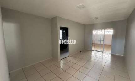 Casa em condomínio disponível para locação no bairro Aclimação em Uberlândia-MG