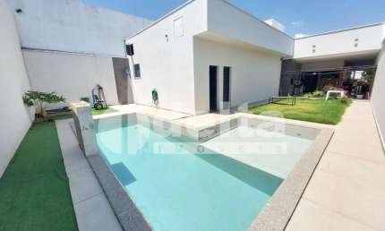 Casa residencial  disponível para locação e venda no bairro Cidade Jardim em Uberlândia-MG