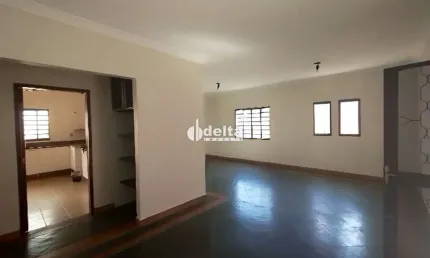 Casa residencial disponível para locação no bairro Santa Mônica em Uberlândia-MG.