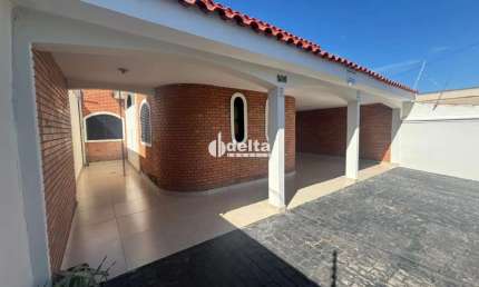 Casa disponível para locação no bairro Custódio Pereira em Uberlândia-MG