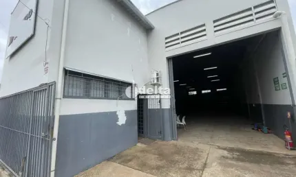 Galpão disponível para locação e venda no bairro Presidente Roosevelt em Uberlândia-MG