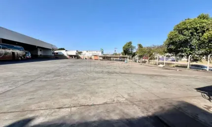Galpão para venda e aluguel no bairro Presidente Roosevelt em Uberlândia/MG