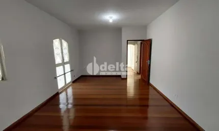 Casa residencial disponível para venda e locação no bairro Fundinho em Uberlândia-MG