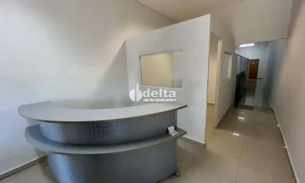 Loja disponível para locação e venda no bairro Santa Mônica em Uberlândia-MG