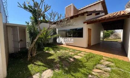Casa residencial disponível para locação no bairro Jardim Karaiba em Uberlândia-MG.