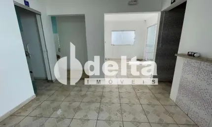 Casa Comercial disponível para locação/Venda no bairro Santa Mônica em Uberlândia-MG