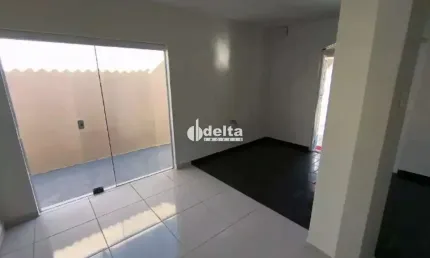 Casa disponível para locação no bairro Presidente Roosevelt em Uberlândia-MG