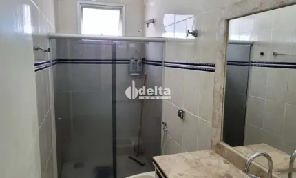 Casa disponível para locação e venda no bairro Santa Rosa em Uberlândia-MG