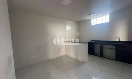 Casa residencial disponível para locação no bairro Santa Rosa em Uberlândia-MG