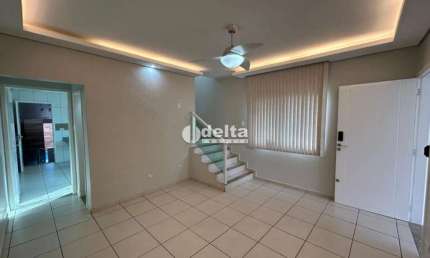 Casa residencial disponível para Locação no bairro Tabajaras em Uberlândia-MG.