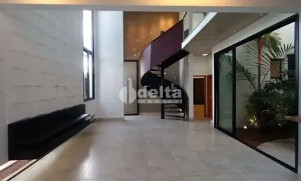 Casa residencial disponível para locação no bairro Vigilato Pereira em Uberlândia-MG.