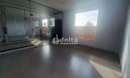 Loja disponível para locação no bairro Tubalina em Uberlândia-MG.