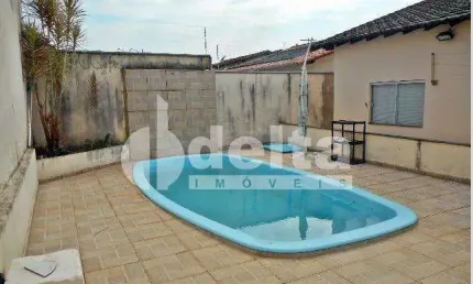 Casa residencial disponível para locação no bairro Cidade Jardim em Uberlândia-MG