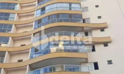 Apartamento com 3 quartos para alugar no Centro, Uberlândia 