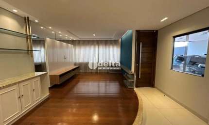 Casa disponível para locação no bairro Brasil em Uberlândia-MG