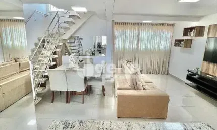Cobertura  disponível para locação e venda no bairro Santa Mônica em Uberlândia-MG