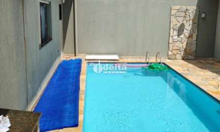 Casa residencial disponível para Locação no bairro Santa Mônica em Uberlândia-MG.