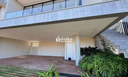 Casa disponível para locação no bairro Granja Marileusa em Uberlândia-MG