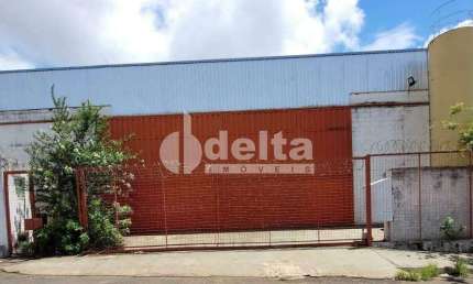 Galpão disponível para locação no bairro Custódio Pereira em Uberlândia-MG