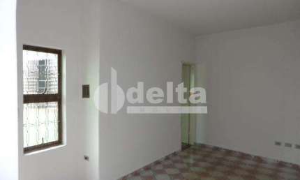 Casa disponível para locação no bairro Daniel Fonseca em Uberlândia-MG