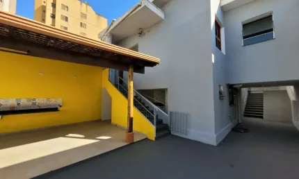 Casa residencial/comercial disponível para locação no bairro Martins em Uberlândia-MG