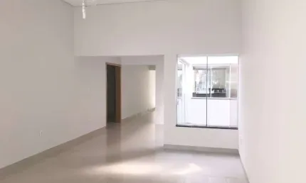 Casa residencial disponível para locação no bairro Jardim América em Uberlândia-MG.