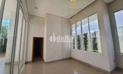 Casa disponível para locação no bairro Laranjeiras em Uberlândia-MG