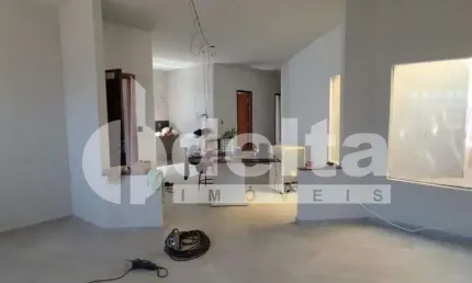 Casa residencial disponível para venda e aluguel no bairro Santa Monica  em Uberlândia-MG
