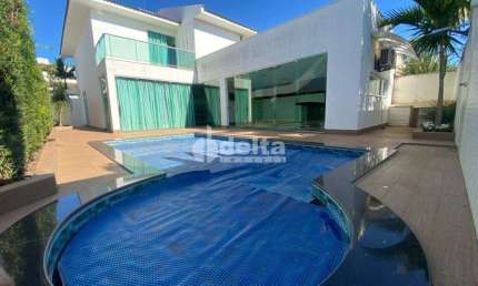 Casa residencial no condomínio Gávea Paradiso disponível para locação no bairro Gávea em Uberlândia-MG.