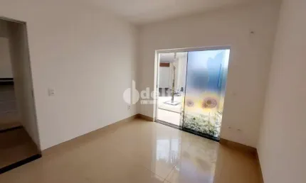Casa disponível para locação no bairro Tibery em Uberlândia-MG