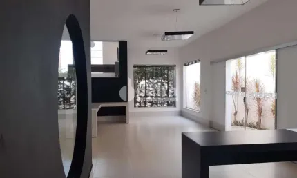 Casa residencial e comercial disponível para venda no bairro Fundinho em Uberlândia-MG
