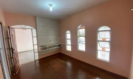 Casa disponível para locação no bairro Santa Mônica em Uberlândia-MG.