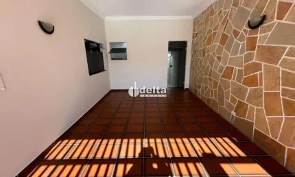 Casa com 4 quartos para alugar no Centro, Uberlândia 