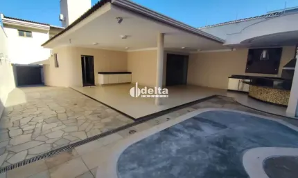 Casa residencial disponível para locação no bairro Lidice em Uberlândia-MG