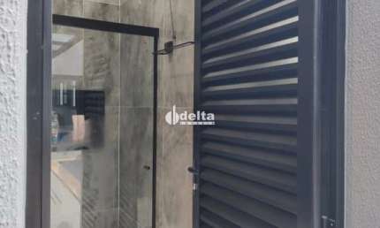 Casa residencial disponível no bairro Grand Ville em Uberlândia-MG.