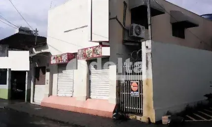 Casa comercial disponível para locação no bairro centro em uberlândia-mg