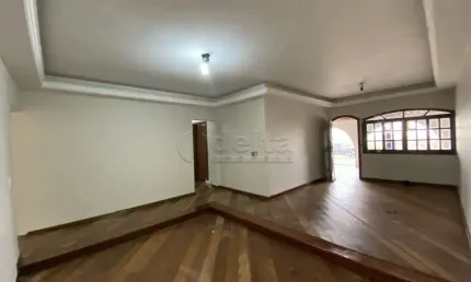 Casa residencial disponível para locação no bairro Cidade Jardim em Uberlândia-MG