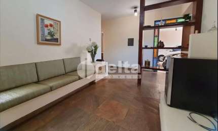 Casa residencial disponível para venda e locação no bairro Lídice em Uberlândia-MG