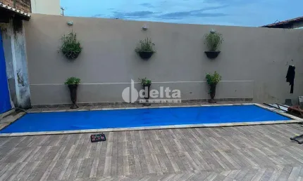 Casa residencial disponível para locação e venda no bairro Pampulha em Uberlândia-MG