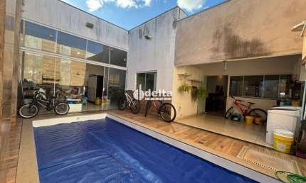 Casa em condomínio disponível para locação e venda no bairro Minas Gerais em Uberlândia-MG
