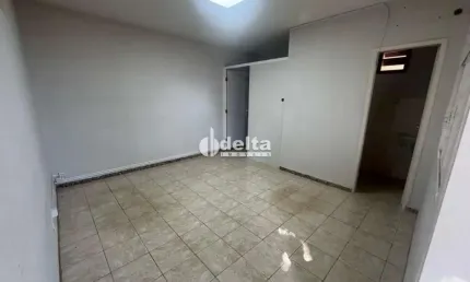 Galpão disponível para locação no bairro santa mônica em uberlândia-mg