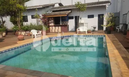 Casa disponível para locação no bairro Cidade Jardim em Uberlândia-MG
