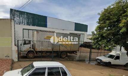 Galpão disponível para locação no bairro Roosevelt em Uberlândia-MG
