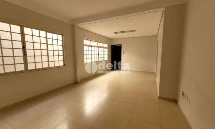 Casa disponível para locação no bairro Saraiva em Uberlândia-MG