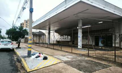Terreno Comercial com 532m² disponível para Locação no bairro Aparecida em Uberlândia-MG