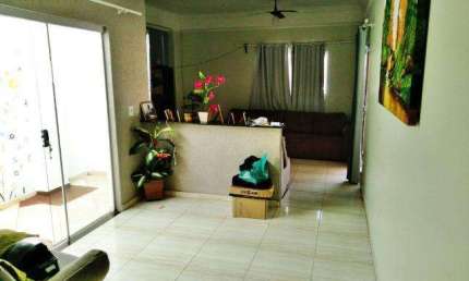 Casa residencial disponível para locação no bairro Planalto em Uberlândia-MG.