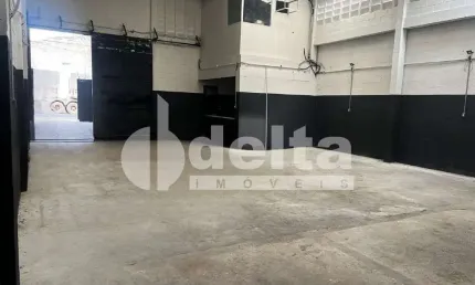 Galpão disponível para locação no bairro Nossa Senhora das Graças em Uberlândia-MG