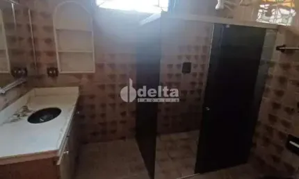 Casa residencial disponível para locação no bairro Osvaldo Rezende em Uberlândia-MG